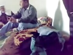 Premières video soft erotique gouttes de sperme sur la chatte vierge des adolescents