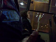 Se faufiler dans la maison des voisins se termine par une baise hard scene erotique tukif