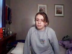 Maman a pensé qu'elle était toute seule vidéos x femme mature à Bath et a oublié de verrouiller
