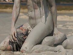 Une adolescente assommée par la bite de youporn vidéo monstre