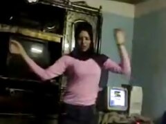 Une video amateur de sexe gratuite MILF sexy demande à une adolescente de faire un tour