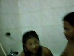 Sexy video érotique française Friends Mom a mis mes mains dans son pantalon
