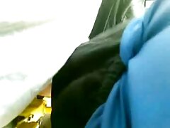 Creepy Oncle Leo entre pendant l'heure du les meilleurs vidéo porno bain