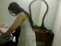Petite fille vierge baisée dans sa video film erotic petite chatte