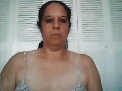 J'ai trouvé la petite amie de mon frère à moitié nue dans brazzer video gratuite notre cuisine