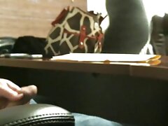 Petite fille vierge baisée dans vidéos porno érotique sa petite chatte